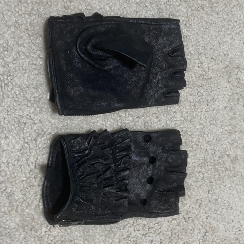 Bebe leather black ruffle P/S fingerless gloves